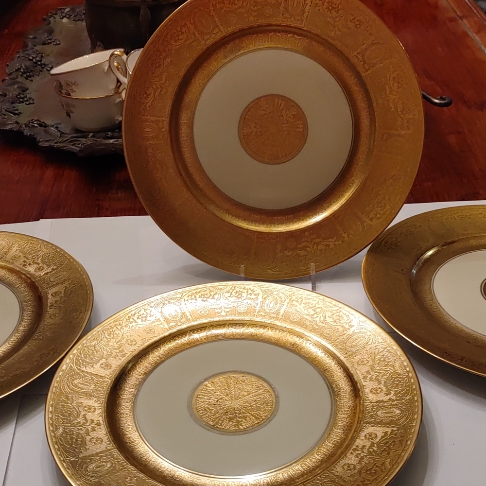 Set of 4 vintage plates